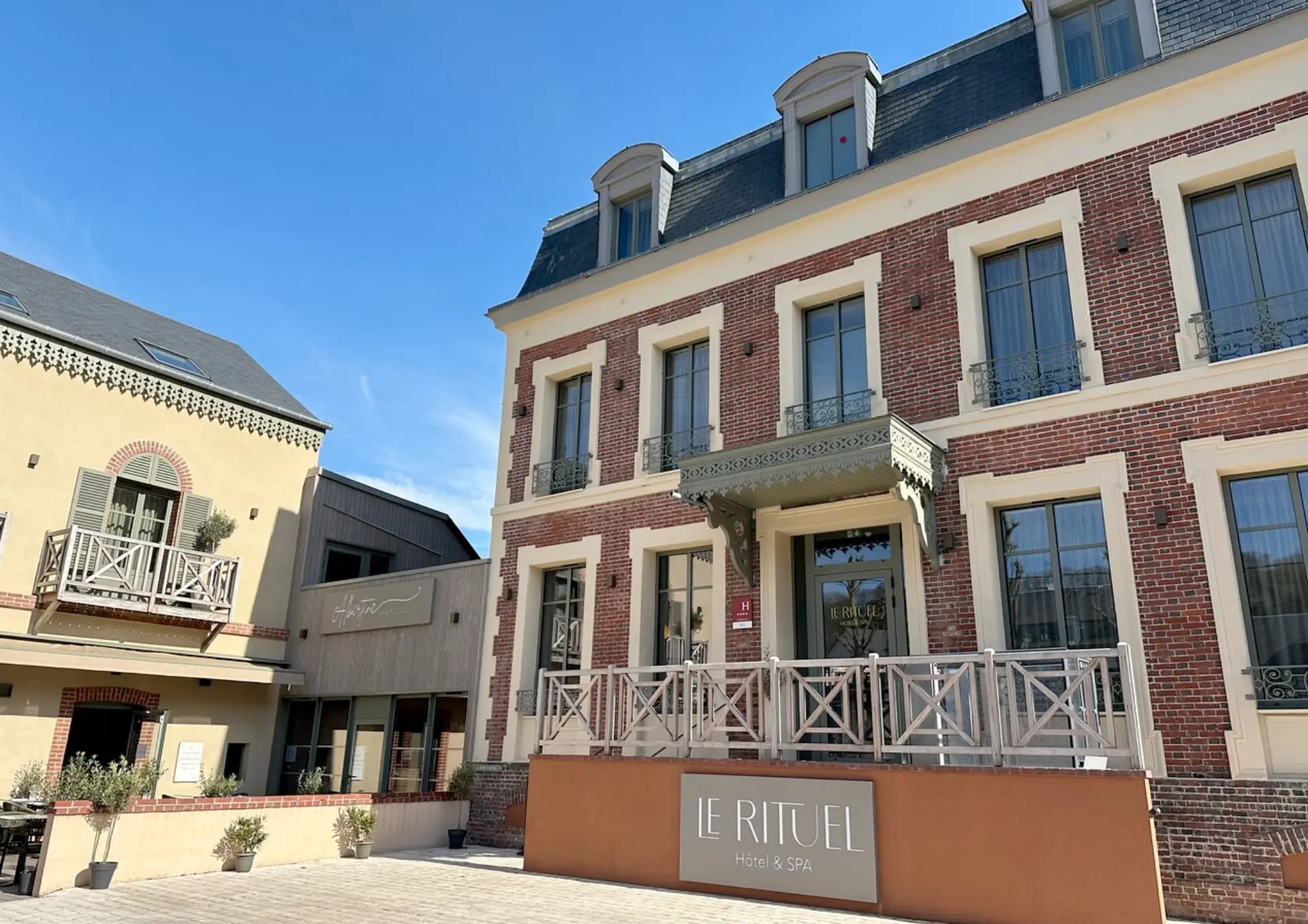 Restaurant moderne avec parking à Honfleur : l’adresse Albertine qui change tout